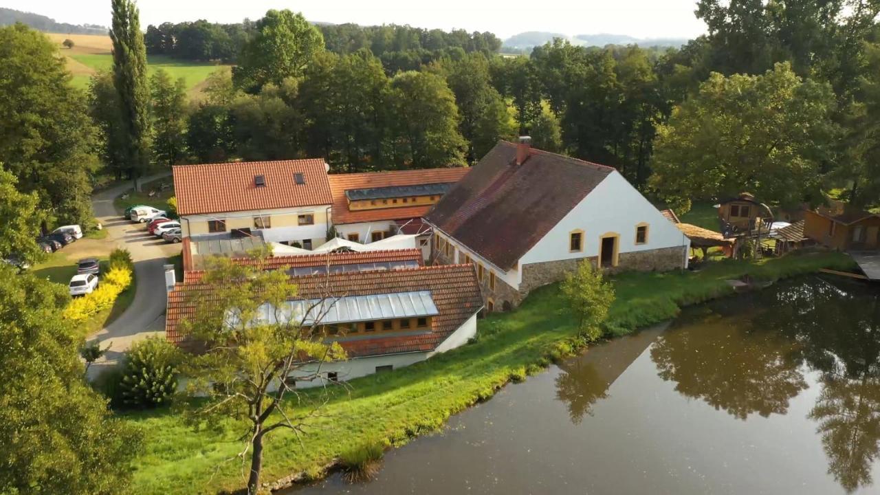 Viking Houses Strnadovsky Mlyn Jesenice  Екстериор снимка